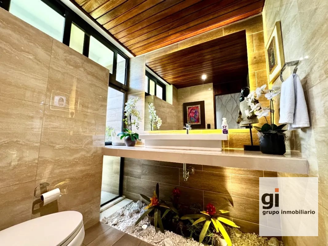 Casa exclusiva en alquiler en zona 10 – Ideal para embajada, family office u oficina privada de alto nivel — Casa en Alquiler en Zona 10, Guatemala, Ciudad — foto 11 de 16