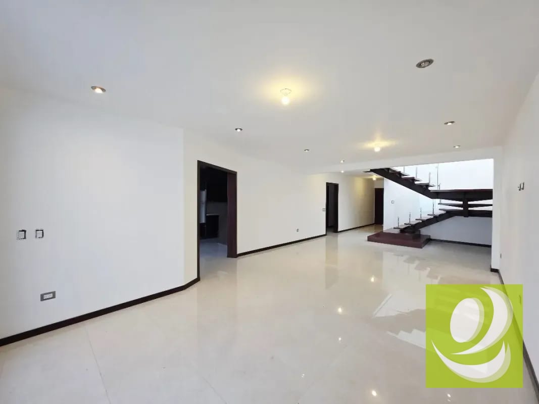 Esctrena Casa en Venta en las 3 Ceibas de San Cristobal Zona 8 Mixco — Casa en Venta en Zona 8 Mixco, Guatemala, Ciudad — foto 11 de 15