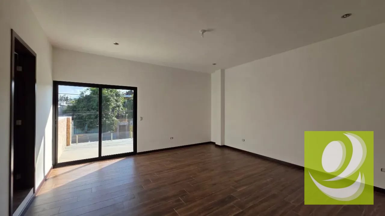 Esctrena Casa en Venta en las 3 Ceibas de San Cristobal Zona 8 Mixco — Casa en Venta en Zona 8 Mixco, Guatemala, Ciudad — foto 9 de 15