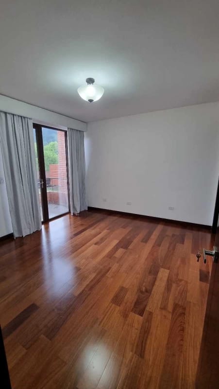 *Vendo Hermosa Casa en Exclusiva Area de Carretera a El Salvador, Residencias Concepción, cluster Camelias* — Casa en Venta en Bromelias Concepcion, Carretera a El Salvador, Guatemala, Ciudad — foto 8 de 17