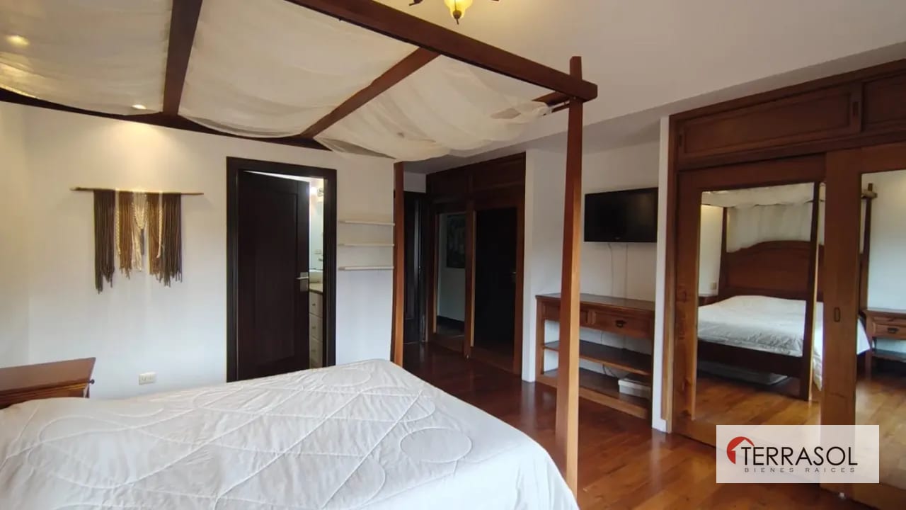 Amplia, moderna y nitida casa en venta en Muxbal — Casa en Venta en Muxbal, Guatemala, Ciudad — foto 13 de 17