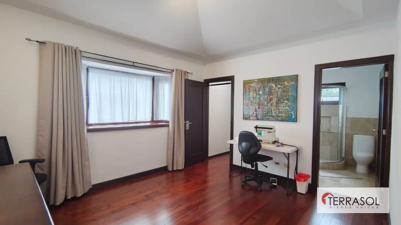 Amplia, moderna y nitida casa en venta en Muxbal — Casa en Venta en Muxbal, Guatemala, Ciudad — foto 7 de 17