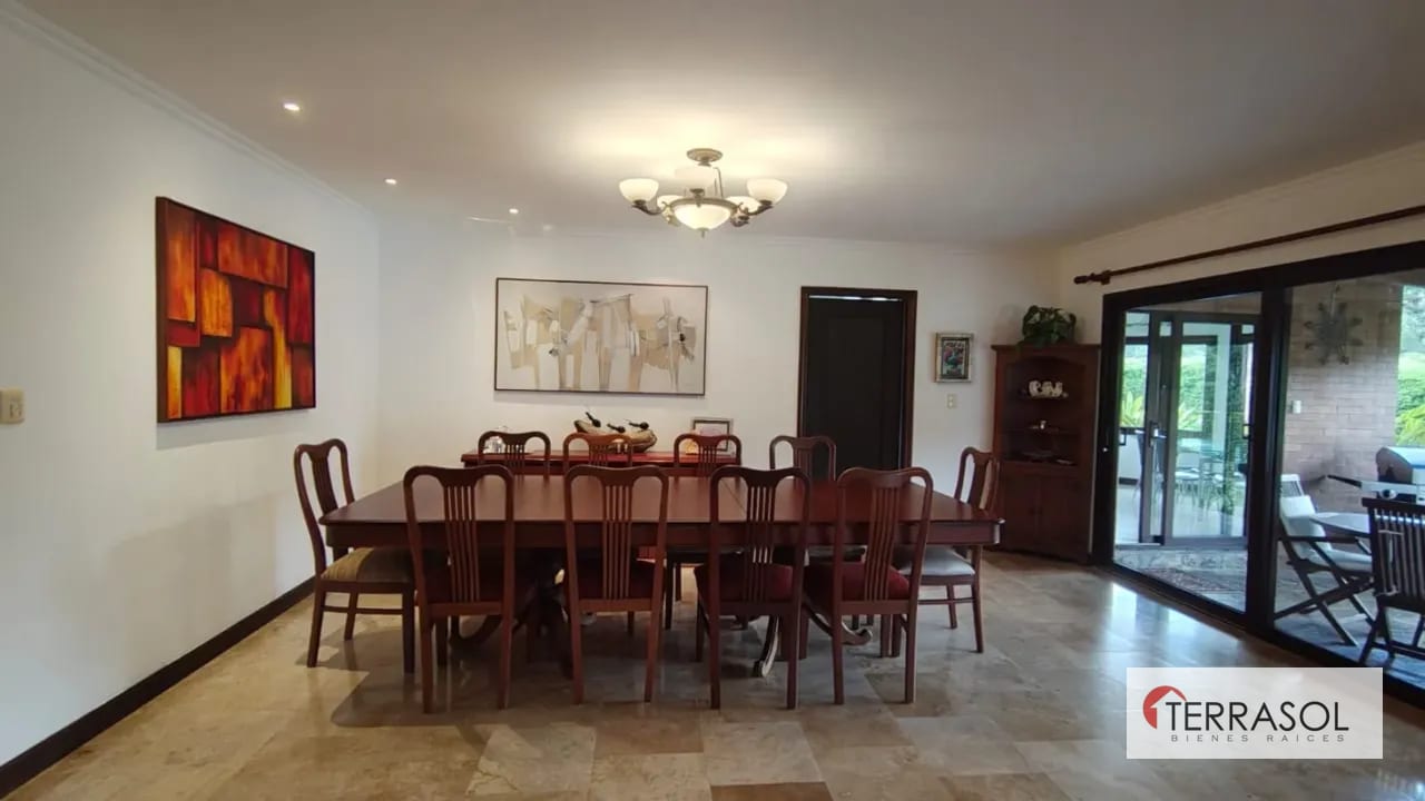 Amplia, moderna y nitida casa en venta en Muxbal — Casa en Venta en Muxbal, Guatemala, Ciudad — foto 6 de 17