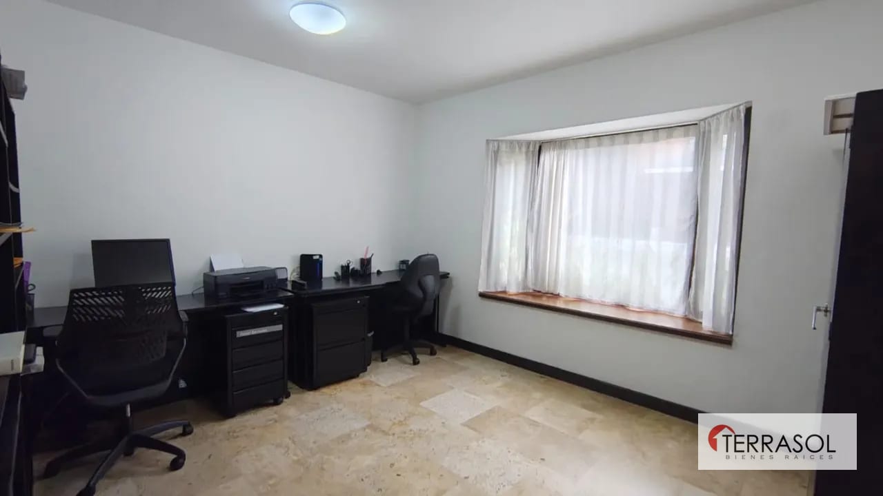 Amplia, moderna y nitida casa en venta en Muxbal — Casa en Venta en Muxbal, Guatemala, Ciudad — foto 4 de 17