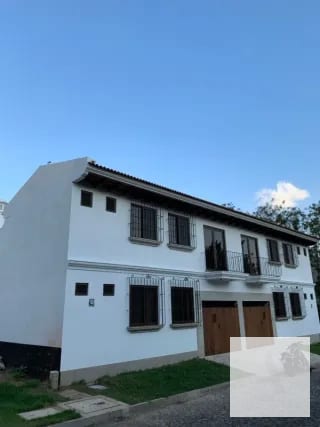 Residencia con potencial para Airbnb en Antigua Guatemala — Casa en Venta en Jocotenango, Sacatepéquez — miniatura 1 de 12