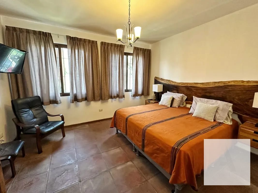 Residencia con potencial para Airbnb en Antigua Guatemala — Casa en Venta en Jocotenango, Sacatepéquez — foto 8 de 12