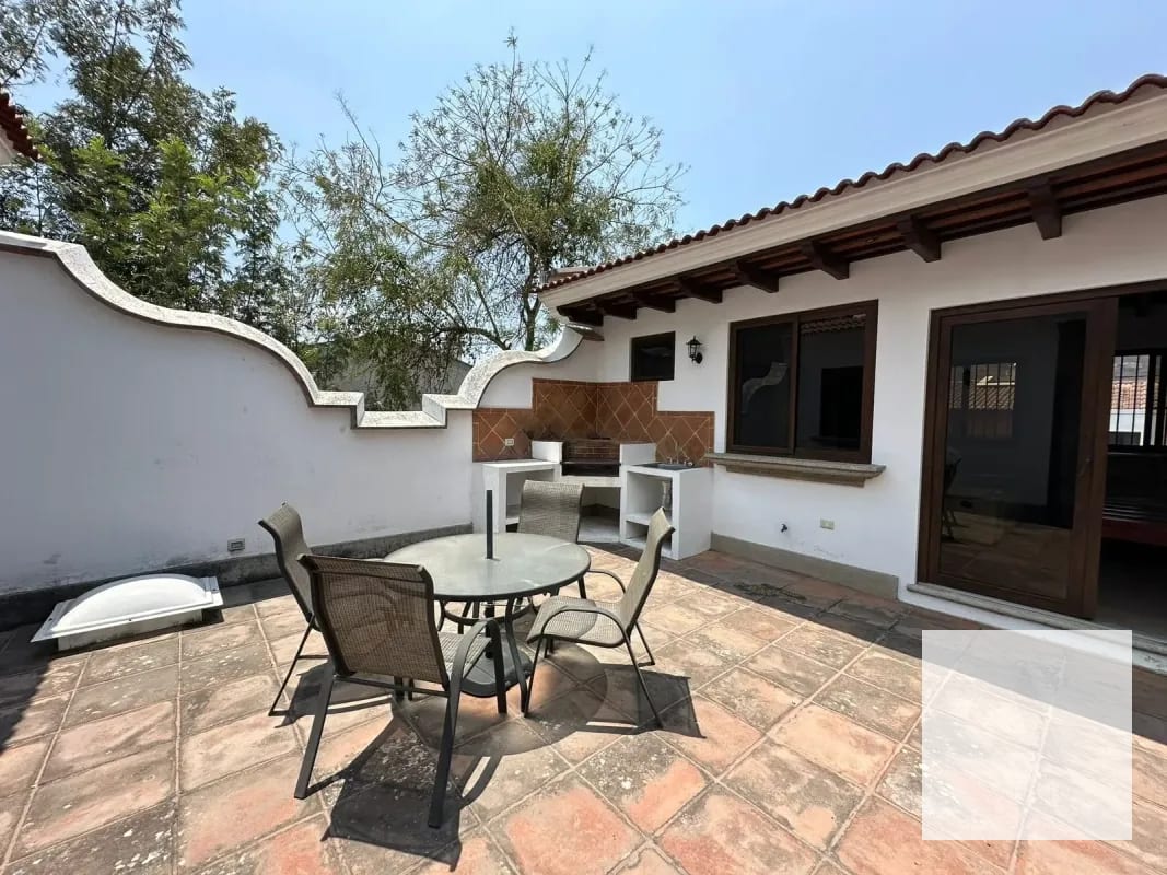 Residencia con potencial para Airbnb en Antigua Guatemala — Casa en Venta en Jocotenango, Sacatepéquez — foto 6 de 12