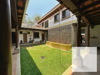 Residencia con potencial para Airbnb en Antigua Guatemala — Casa en Venta en Jocotenango, Sacatepéquez — miniatura 2 de 12