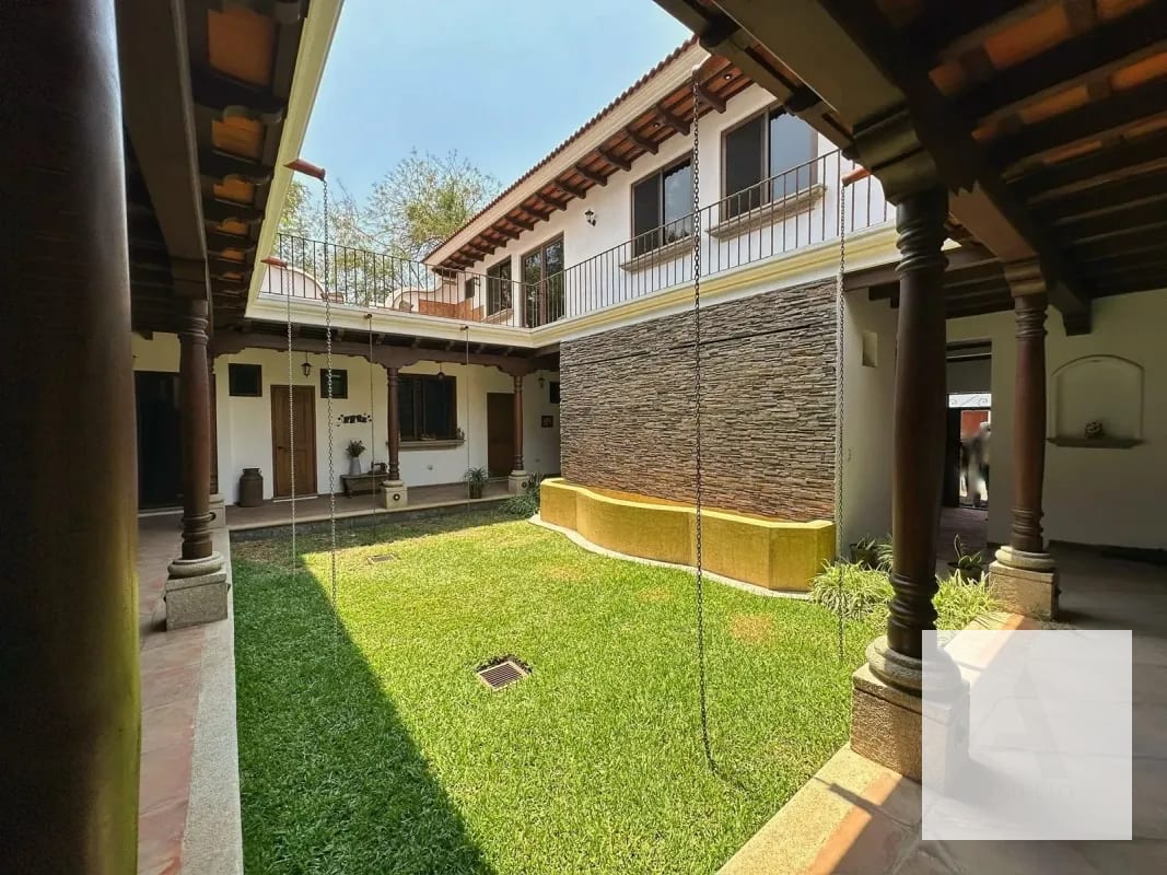 Residencia con potencial para Airbnb en Antigua Guatemala — Casa en Venta en Jocotenango, Sacatepéquez — foto 2 de 12