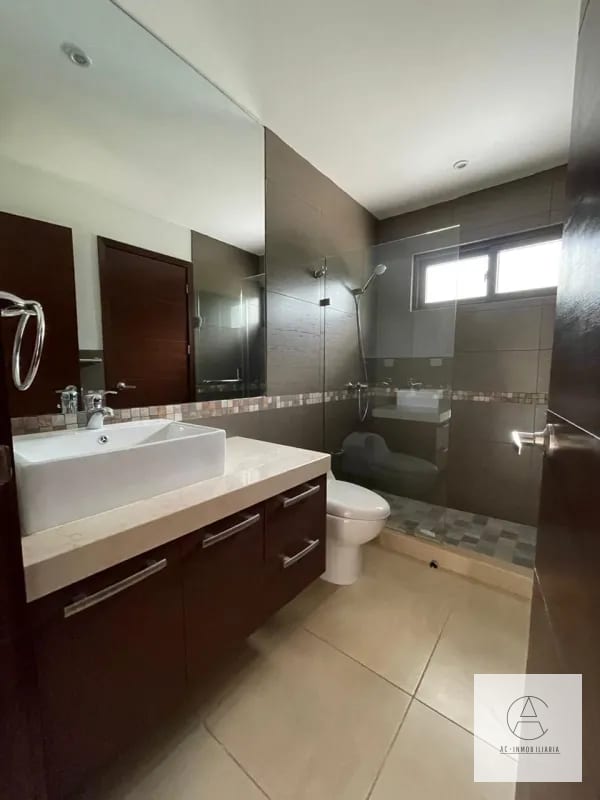 Linda casa con Jardín en venta — Casa en Venta en Santa Catarina Pinula, Guatemala, Ciudad — foto 17 de 17