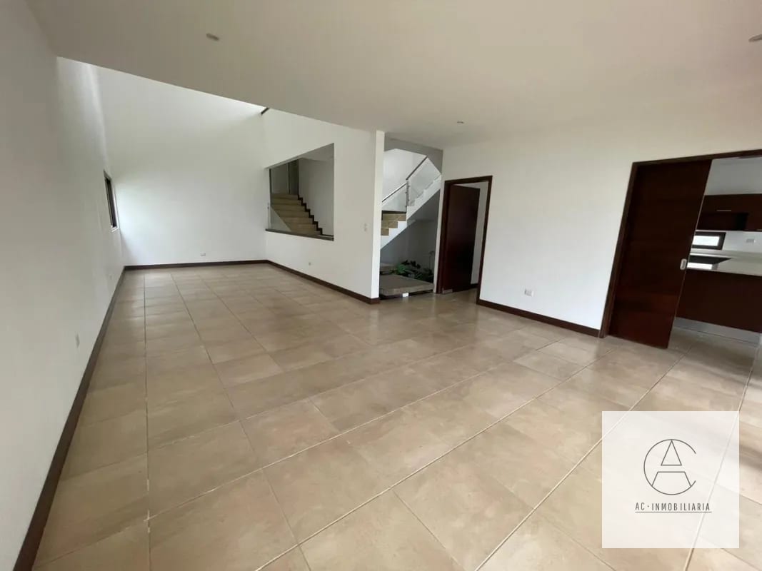 Linda casa con Jardín en venta — Casa en Venta en Santa Catarina Pinula, Guatemala, Ciudad — foto 10 de 17