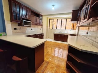 Casa en VENTA CONDOMINIO PANORAMA San Cristóbal ideal para fundación u oficinas — Casa en Venta en Zona 8 Mixco, Guatemala, Ciudad — miniatura 1 de 16