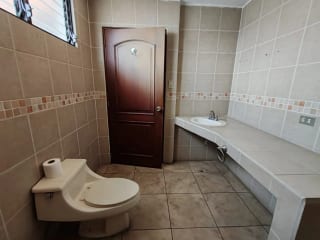 Casa en VENTA CONDOMINIO PANORAMA San Cristóbal ideal para fundación u oficinas — Casa en Venta en Zona 8 Mixco, Guatemala, Ciudad — miniatura 10 de 16