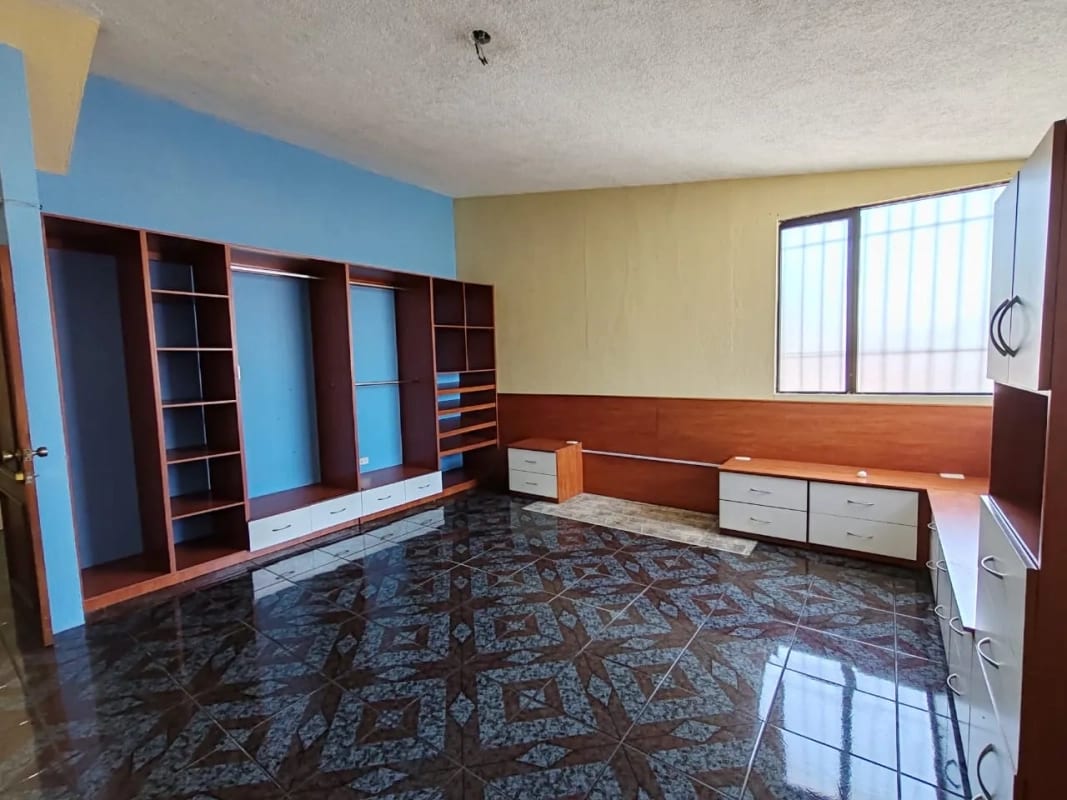 Casa en VENTA CONDOMINIO PANORAMA San Cristóbal ideal para fundación u oficinas — Casa en Venta en Zona 8 Mixco, Guatemala, Ciudad — foto 7 de 16