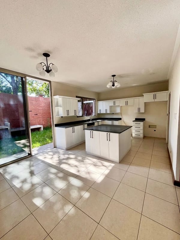 Venta de Casa -Villas de Jacarandas de Cayalà, Zona 16- — Casa en Venta en Jacarandas de Cayalá, Zona 16, Guatemala, Ciudad — foto 8 de 15