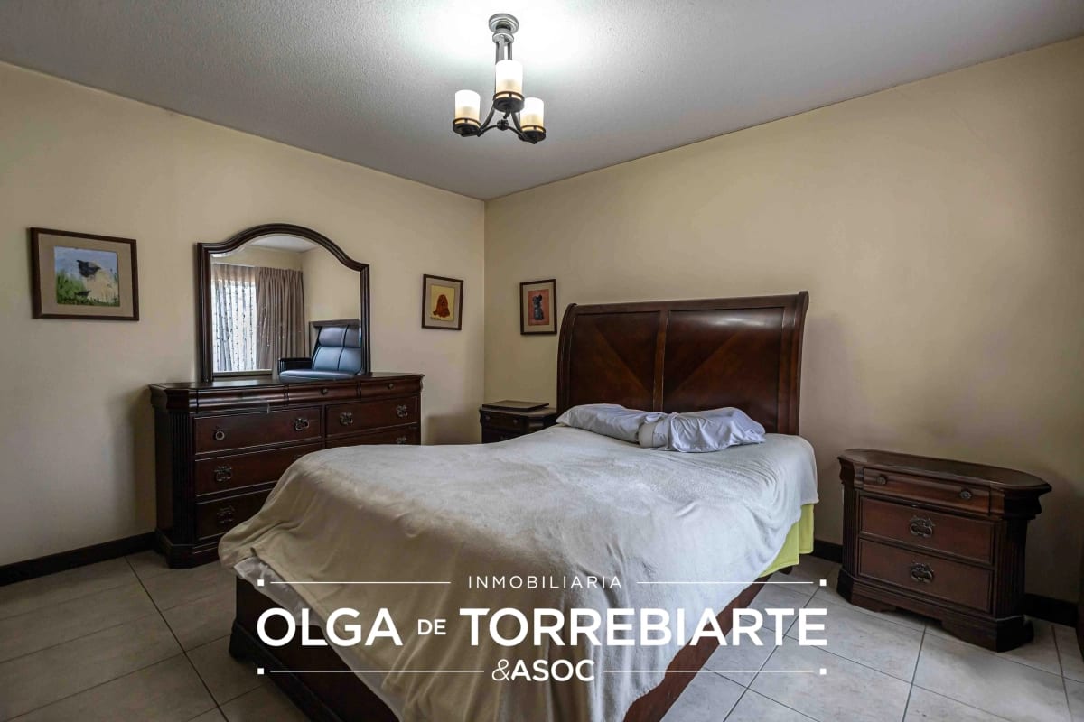 Casa en Campos de San Isidro, Zona 16 — Casa en Venta en Campos de San Isidro II, Zona 16, Guatemala, Ciudad — foto 4 de 17