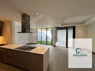 Molie, Casa en Renta Zona 10 — Casa en Alquiler en Zona 10, Guatemala, Ciudad — miniatura 8 de 12