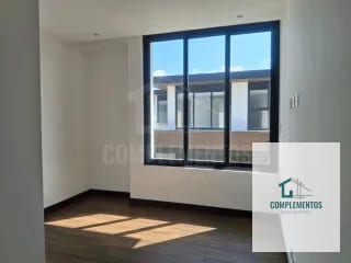 Molie, Casa en Renta Zona 10 — Casa en Alquiler en Zona 10, Guatemala, Ciudad — miniatura 2 de 12