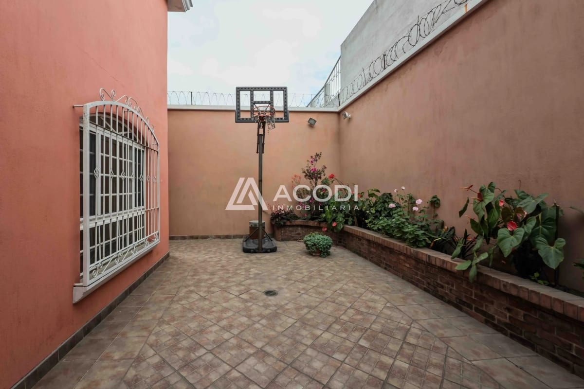 Casa comercial en Zona 12 — Casa en Alquiler en Zona 12, Guatemala, Ciudad — foto 2 de 7