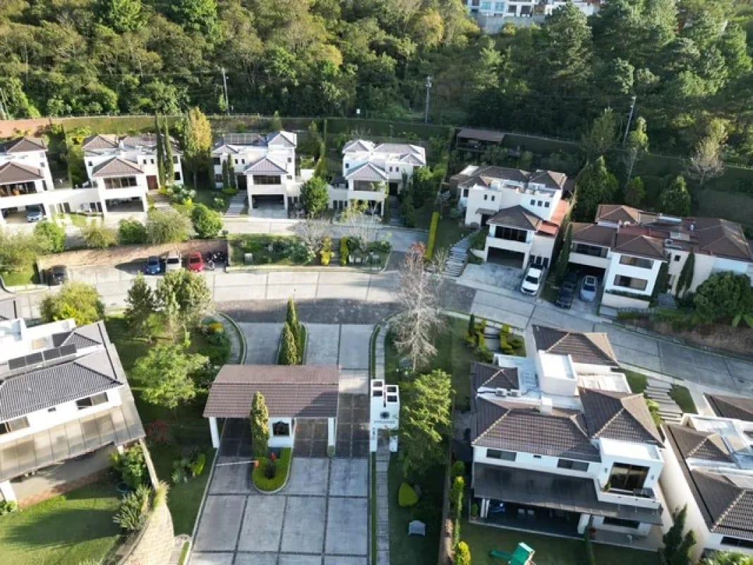 Lomas de San Isidro Casa en Venta Zona 16 — Casa en Venta en Lomas de San Isidro, Zona 16, Guatemala, Ciudad — foto 1 de 5