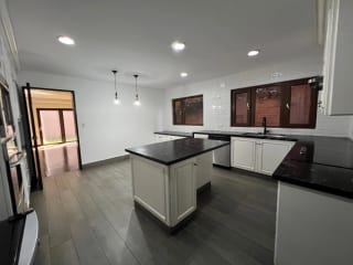 Casa Venta Condominio Exclusivo la Joya Zona 10, 4 Dormitorios, 440 Mts2 , 3.5 BAÑOS~4 Parqueos $1,000,000 Dolares — Casa en Venta en Zona 10, Guatemala, Ciudad — miniatura 5 de 11