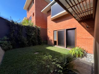 Casa Venta Condominio Exclusivo la Joya Zona 10, 4 Dormitorios, 440 Mts2 , 3.5 BAÑOS~4 Parqueos $1,000,000 Dolares — Casa en Venta en Zona 10, Guatemala, Ciudad — miniatura 1 de 11