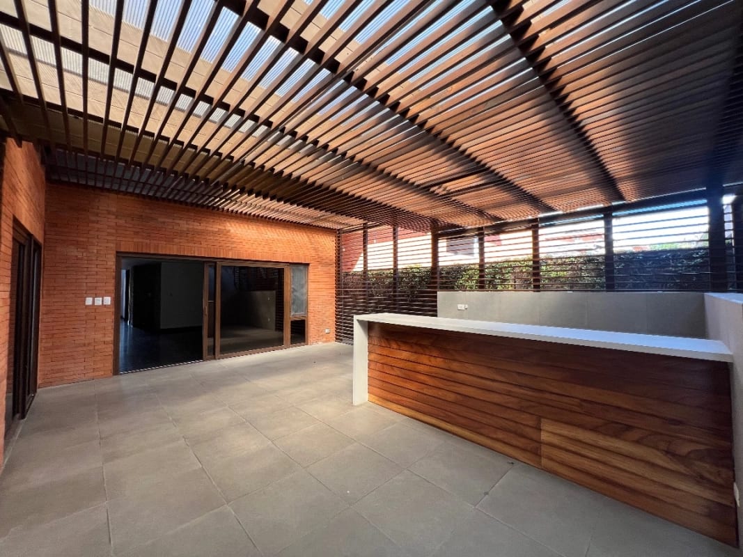 Casa Venta Condominio Exclusivo la Joya Zona 10, 4 Dormitorios, 440 Mts2 , 3.5 BAÑOS~4 Parqueos $1,000,000 Dolares — Casa en Venta en Zona 10, Guatemala, Ciudad — foto 8 de 11