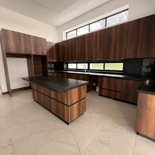 Casa en venta NUEVA | Piscina | Jardín | 5 hab | Sausalito Fraijanes — Casa en Venta en Sausalito, Carretera a El Salvador, Guatemala, Ciudad — miniatura 13 de 16