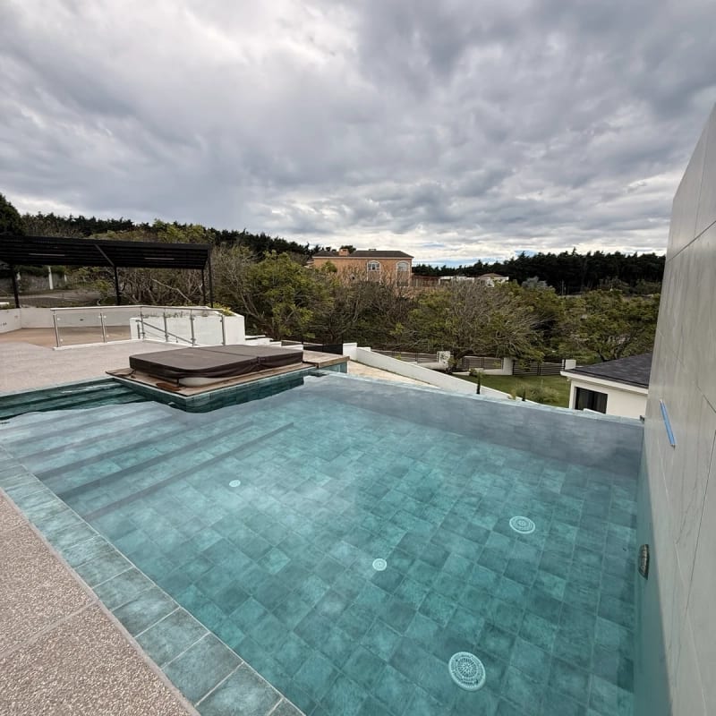 Casa en venta NUEVA | Piscina | Jardín | 5 hab | Sausalito Fraijanes — Casa en Venta en Sausalito, Carretera a El Salvador, Guatemala, Ciudad — foto 12 de 16