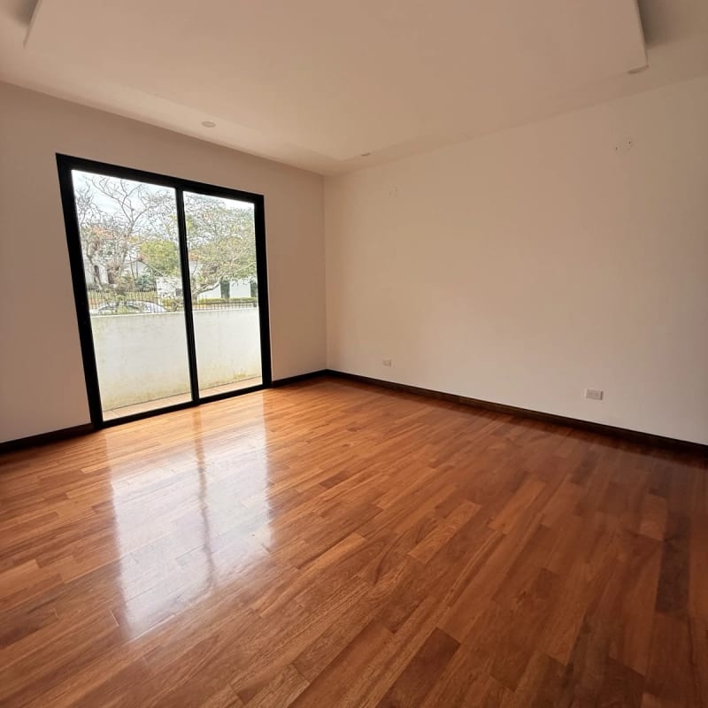 Casa en venta NUEVA | Piscina | Jardín | 5 hab | Sausalito Fraijanes — Casa en Venta en Sausalito, Carretera a El Salvador, Guatemala, Ciudad — foto 10 de 16