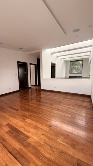 Casa en venta NUEVA | Piscina | Jardín | 5 hab | Sausalito Fraijanes — Casa en Venta en Sausalito, Carretera a El Salvador, Guatemala, Ciudad — miniatura 6 de 16
