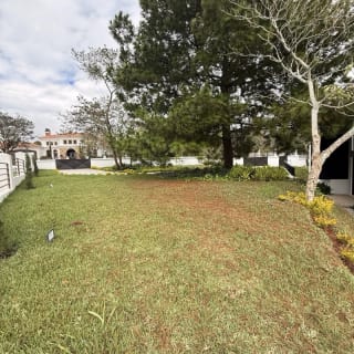 Casa en venta NUEVA | Piscina | Jardín | 5 hab | Sausalito Fraijanes — Casa en Venta en Sausalito, Carretera a El Salvador, Guatemala, Ciudad — miniatura 4 de 16