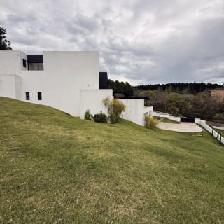 Casa en venta NUEVA | Piscina | Jardín | 5 hab | Sausalito Fraijanes — Casa en Venta en Sausalito, Carretera a El Salvador, Guatemala, Ciudad — miniatura 3 de 16