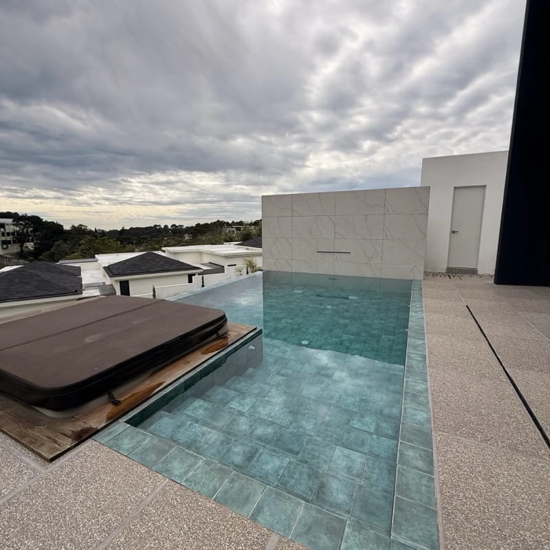 Casa en venta NUEVA | Piscina | Jardín | 5 hab | Sausalito Fraijanes — Casa en Venta en Sausalito, Carretera a El Salvador, Guatemala, Ciudad — foto 2 de 16