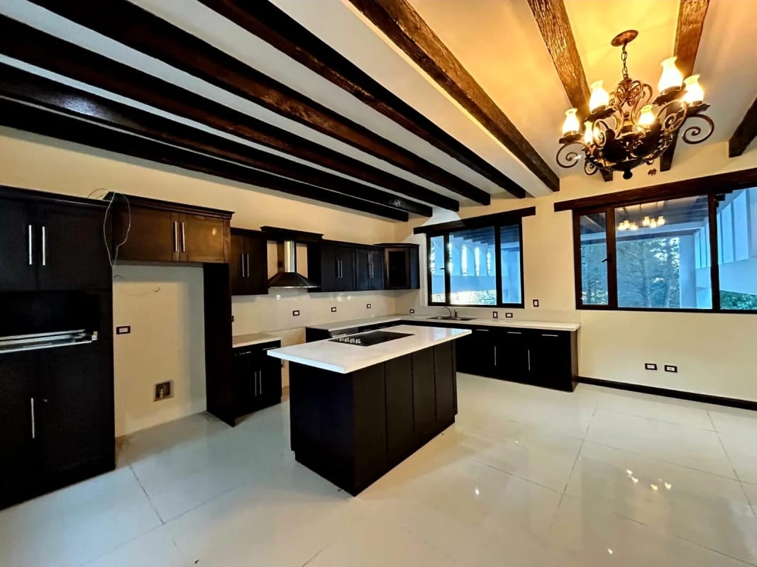 Propiedad en Venta Sobre Carretera Interamericana Km.33.8 — Casa en Venta en Santa Maria Cauqué, Sacatepéquez — foto 1 de 14