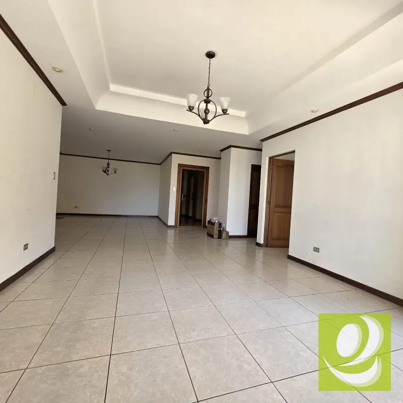 Apartamento en Renta o Venta en Castellar Zona 10 — Apartamento en Venta en Zona 10, Guatemala, Ciudad — foto 9 de 11