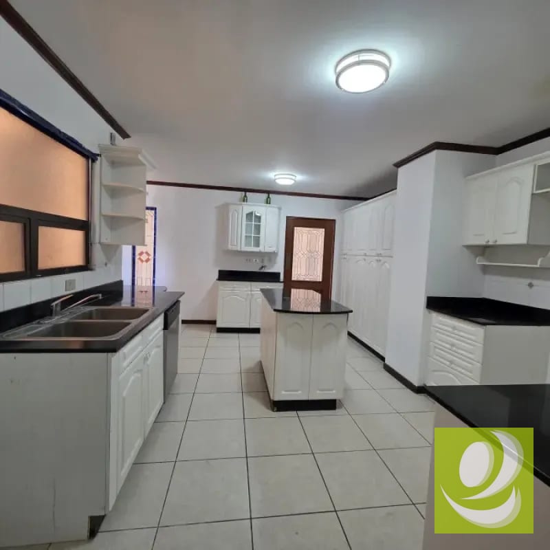 Apartamento en Renta o Venta en Castellar Zona 10 — Apartamento en Venta en Zona 10, Guatemala, Ciudad — foto 8 de 11