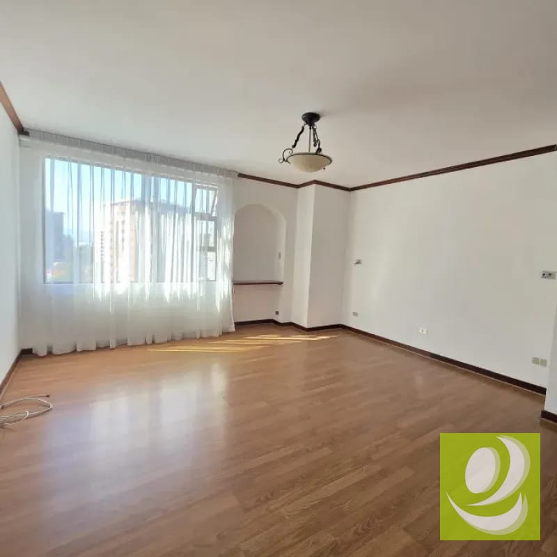 Apartamento en Renta o Venta en Castellar Zona 10 — Apartamento en Venta en Zona 10, Guatemala, Ciudad — foto 5 de 11