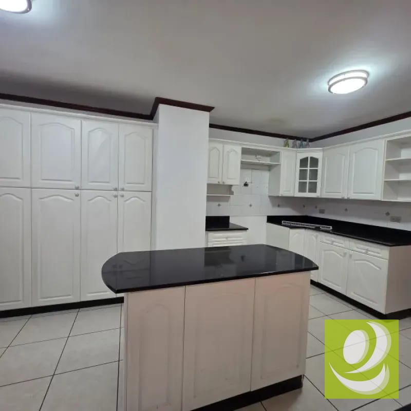 Apartamento en Renta o Venta en Castellar Zona 10 — Apartamento en Venta en Zona 10, Guatemala, Ciudad — foto 3 de 11