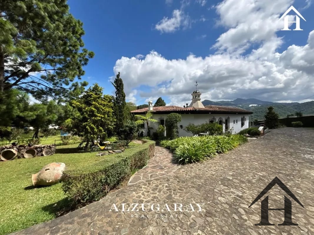 casa espectacular 8,865 Vrs2 San Lucas Sacatepequez — Casa en Venta en San Lucas Sacatepéquez, Sacatepéquez — foto 1 de 10