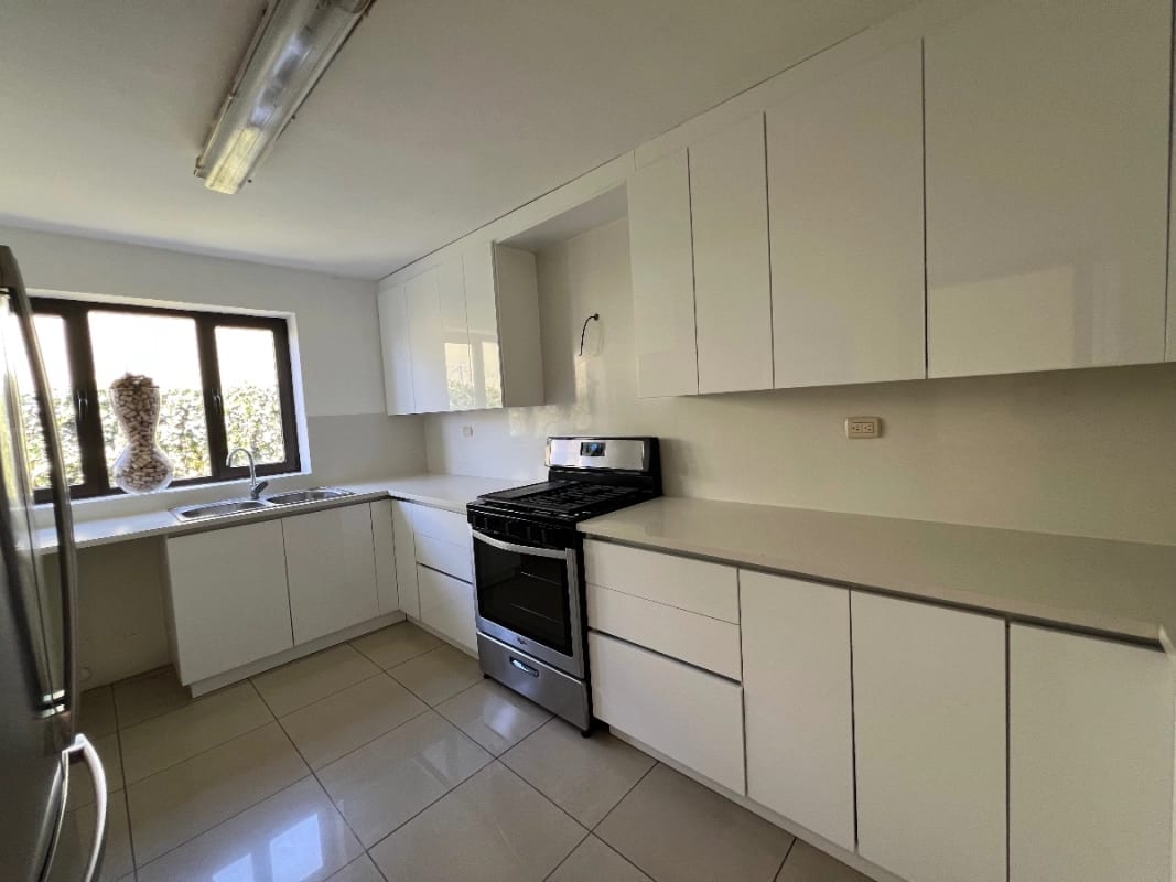 Casa Venta Carretera Muxbal, Atrás de C C Minuto Muxbal, a 10 Minutos Colegio Montessori, Condominio Privado 9 Casas, 4 Dormitorios Cada Uno C Baño 390 Mts $525,000 — Casa en Venta en Muxbal, Guatemala, Ciudad — foto 9 de 13