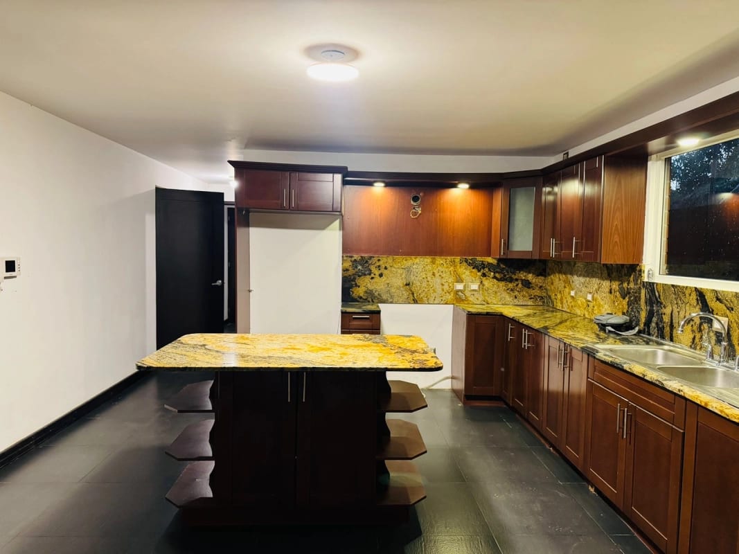 Casa en Venta Condominio Colinas de Castel — Casa en Venta en Colinas de Castel, Carretera a El Salvador, Guatemala, Ciudad — foto 1 de 12