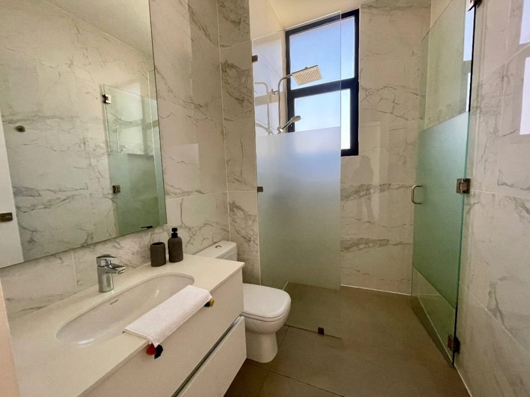 Apartamento Venta Zona 10,EDIFICIO Exclusivo Maranta Oakland , 2 Dormitorios, Sala Familiar, 2 Parqueos , Bodega + Dormitorio de Servicio $550,000 + Impuestos — Apartamento en Venta en Zona 10, Guatemala, Ciudad — foto 9 de 17