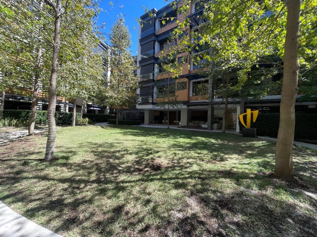 Apartamento Venta Zona 10,EDIFICIO Exclusivo Maranta Oakland , 2 Dormitorios, Sala Familiar, 2 Parqueos , Bodega + Dormitorio de Servicio $550,000 + Impuestos — Apartamento en Venta en Zona 10, Guatemala, Ciudad — foto 2 de 17