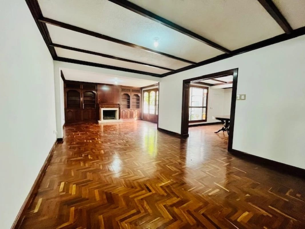 Zona 14 La Villa Vendo casa adentro garita para vivienda u oficinas — Casa en Venta en Zona 14, Guatemala, Ciudad — foto 7 de 8