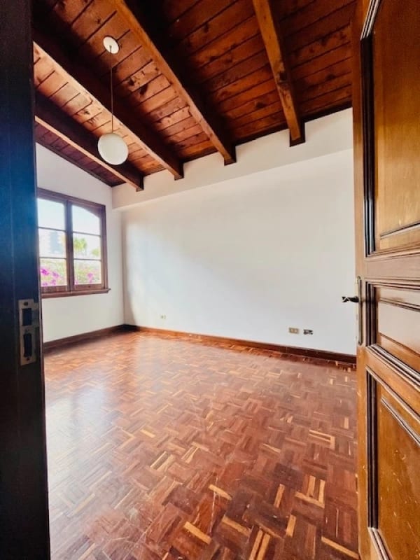 Zona 14 La Villa Vendo casa adentro garita para vivienda u oficinas — Casa en Venta en Zona 14, Guatemala, Ciudad — foto 4 de 8