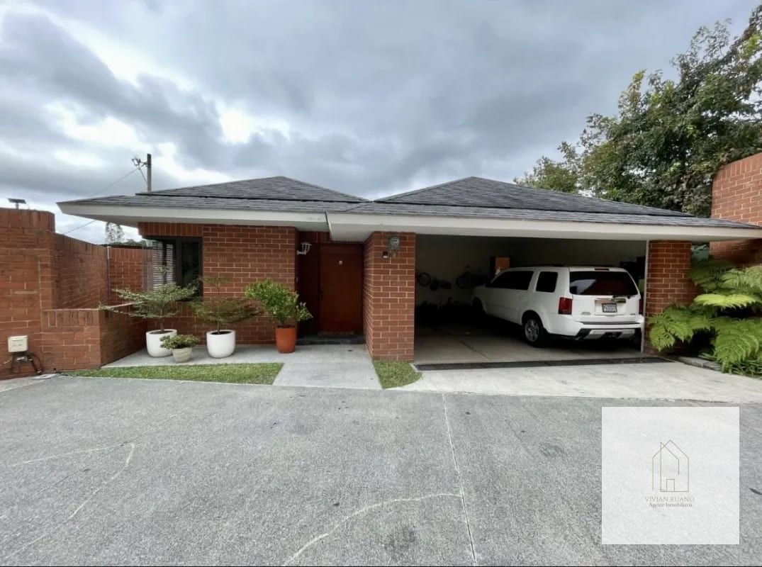 Linda Casa en venta carretera a Muxbal — Casa en Venta en Muxbal, Guatemala, Ciudad — foto 1 de 10