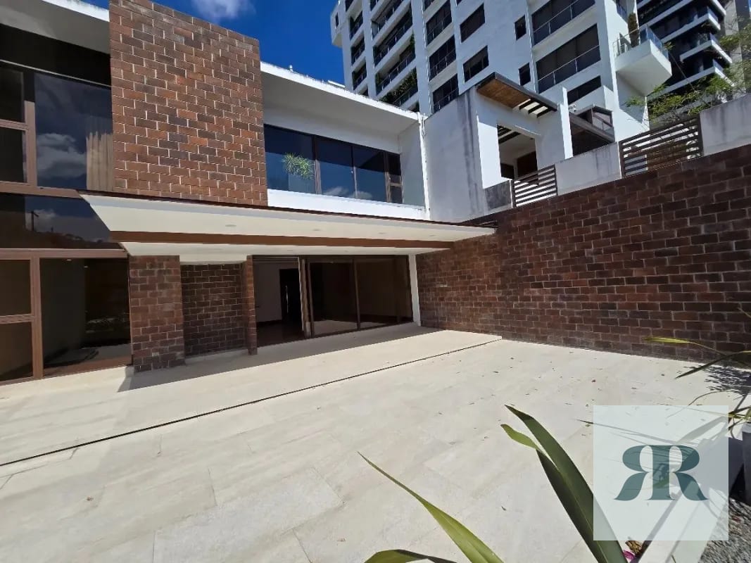 *Casa en Venta Vista Hermosa II, dentro de garita, 4 dormitorios* — Casa en Venta en Vista Hermosa I, Zona 15, Guatemala, Ciudad — foto 1 de 11