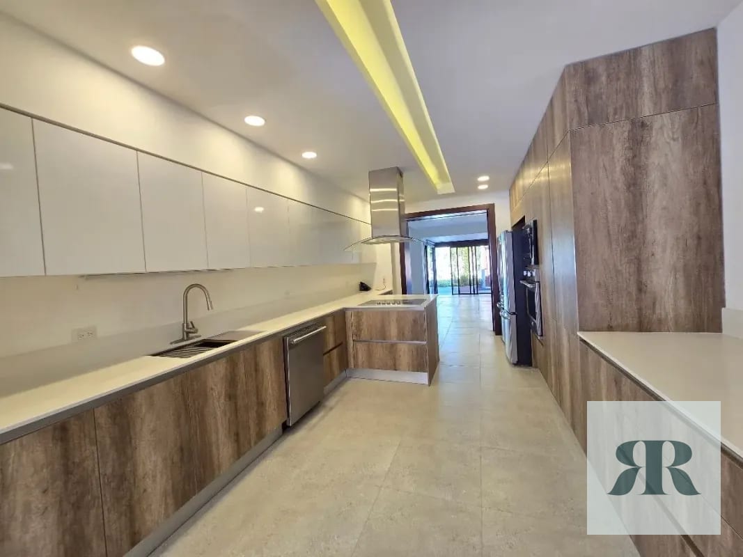 *Casa en Venta Vista Hermosa II, dentro de garita, 4 dormitorios* — Casa en Venta en Vista Hermosa I, Zona 15, Guatemala, Ciudad — foto 8 de 11