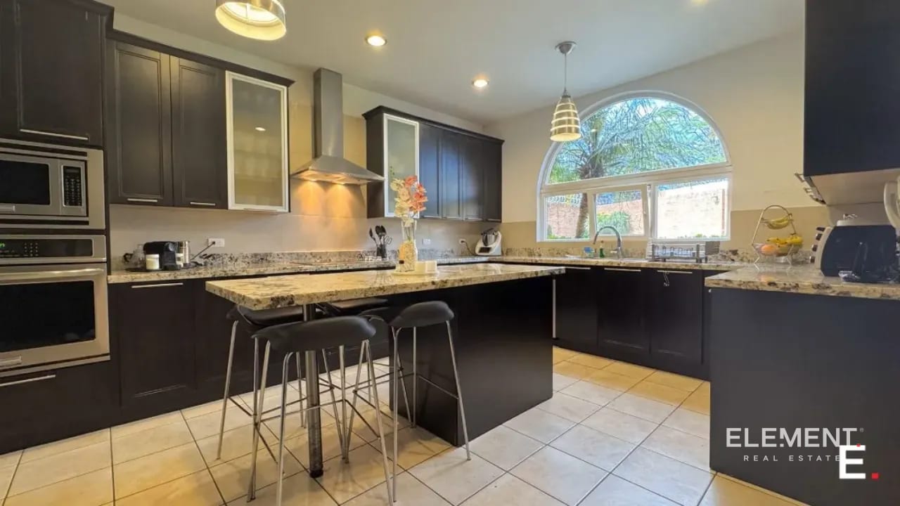 Casa en venta y renta - Villas del pinar, km 19.4 CES — Casa en Venta en Villas del Pinar, Carretera a El Salvador, Guatemala, Ciudad — foto 6 de 13
